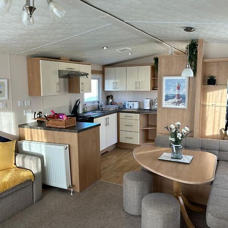 Phoenix Caravan Hire, Trecco Bay Порткол Экстерьер фото