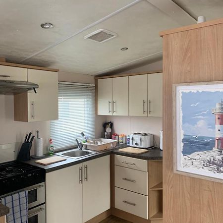 Phoenix Caravan Hire, Trecco Bay Порткол Экстерьер фото
