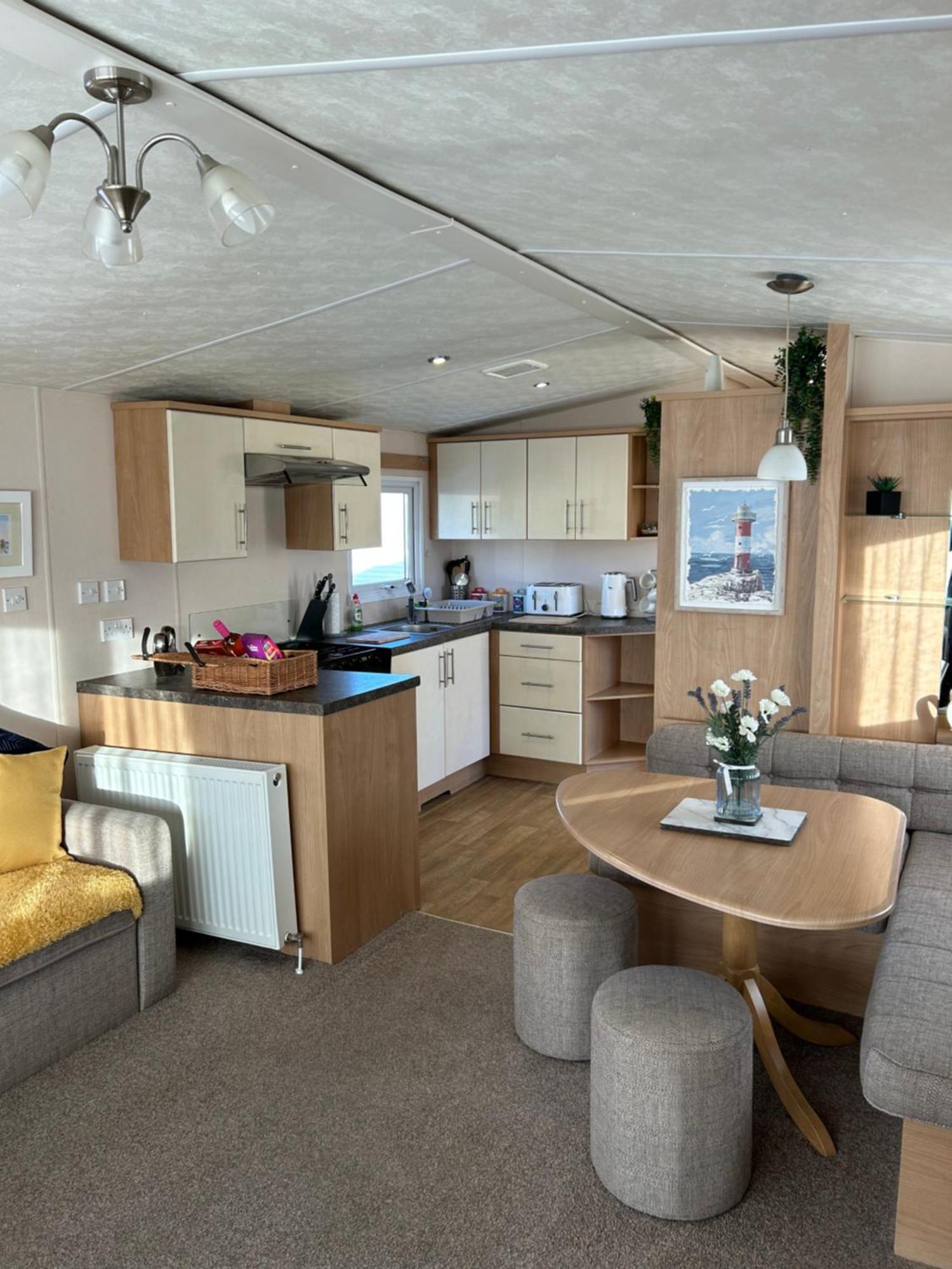 Phoenix Caravan Hire, Trecco Bay Порткол Экстерьер фото